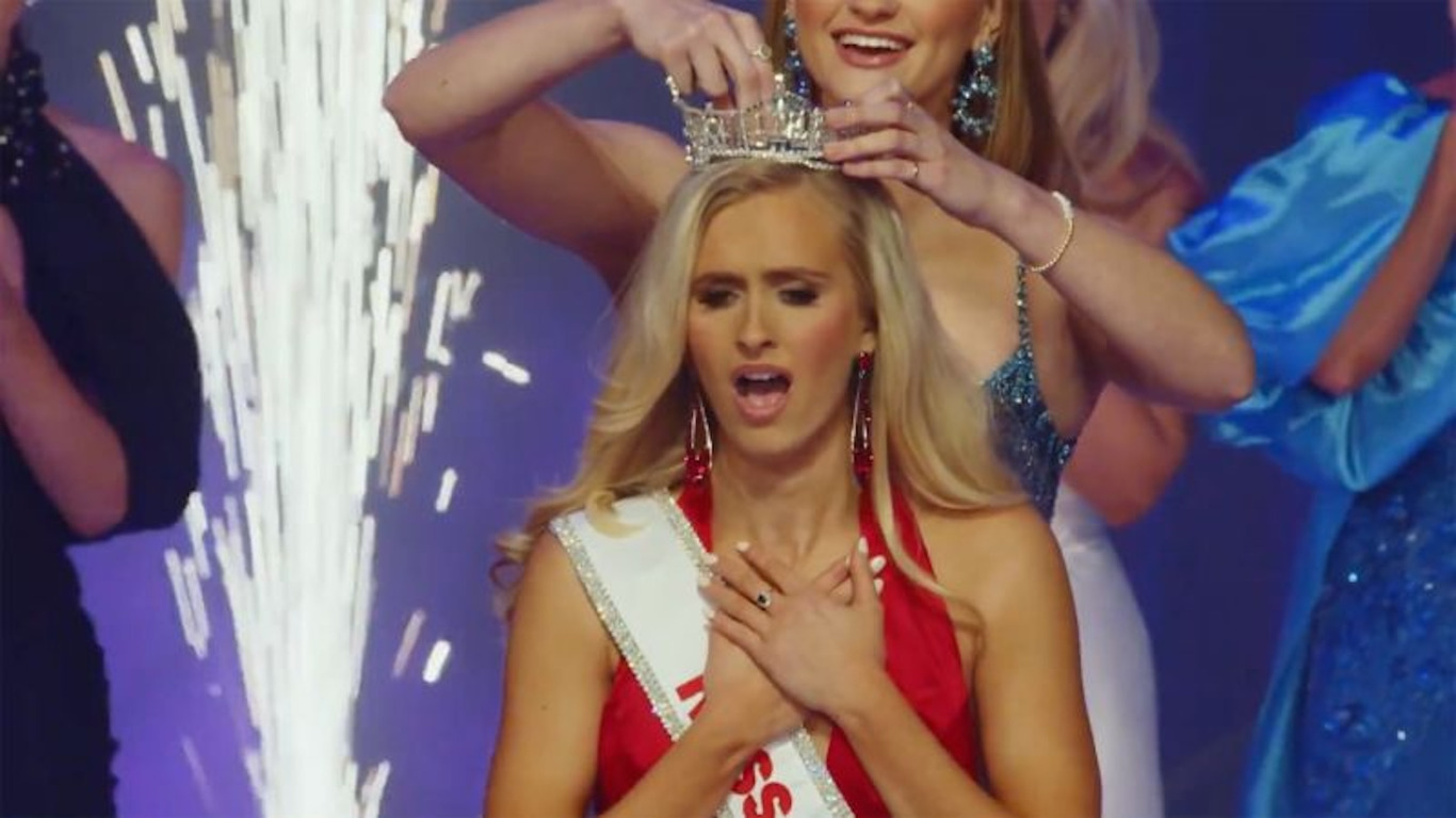 Coronan a una oficial de la Fuerza Aérea de EE.UU. como Miss America 2024