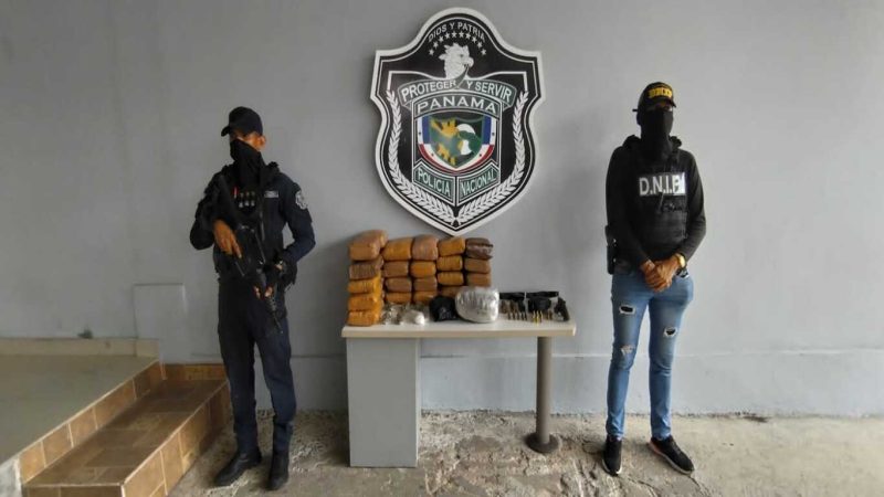 Policía ubica 25 paquetes de presunta droga en San Miguelito