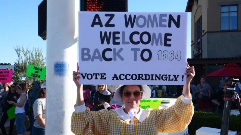 La Corte Suprema de Arizona retrasa la aplicación de la prohibición del aborto de 1864