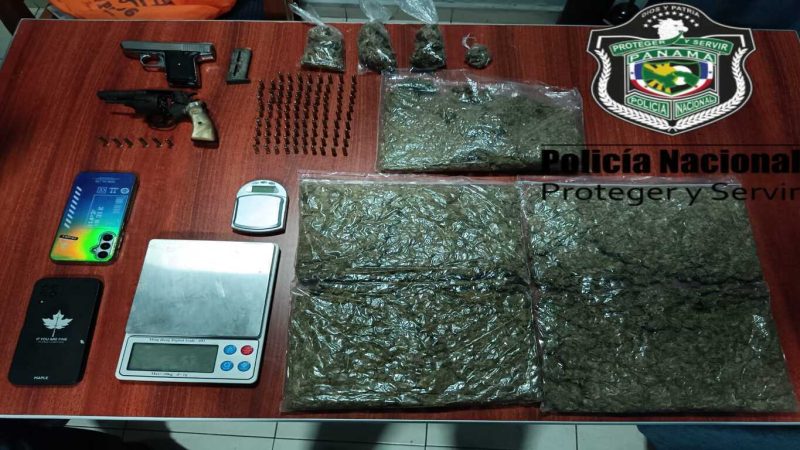 “Tres detenidos y armas decomisadas en Operación Bocas contra el tráfico de drogas en Panamá Oeste”